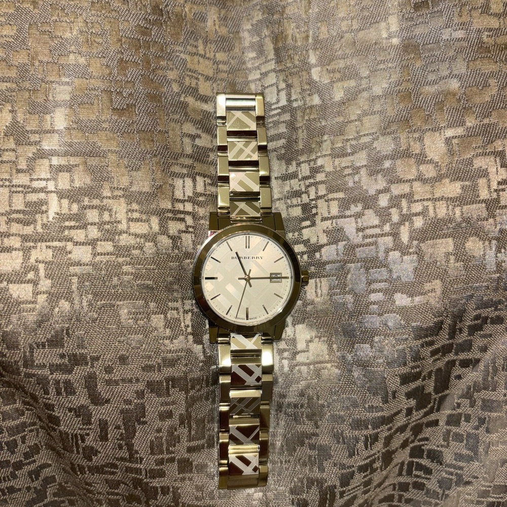 (NEEDS BATTERY) Burberry Silver Watch with Minimalist Design - Picture 13 of 15